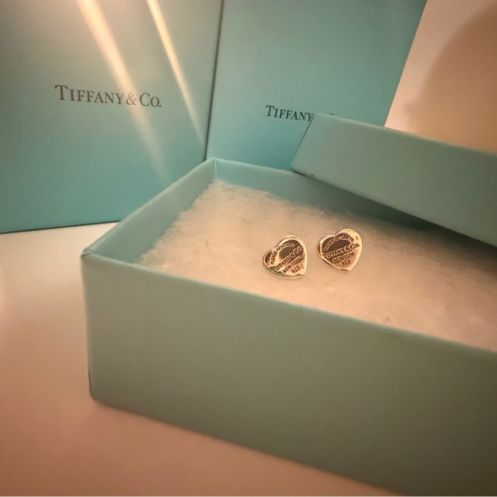 Tiffany Heart Tag Stud Earrings in Silver, Mini